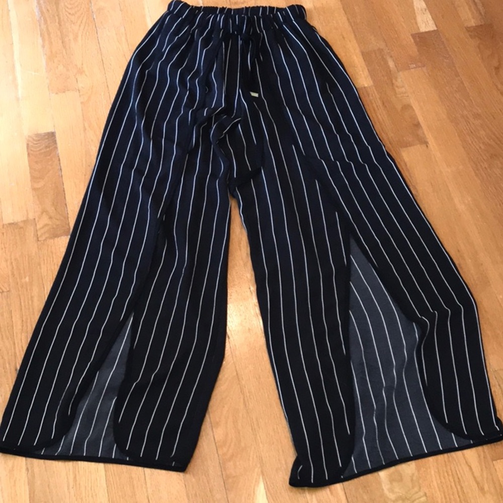 Gab & Kate size S wrap around high slit pant